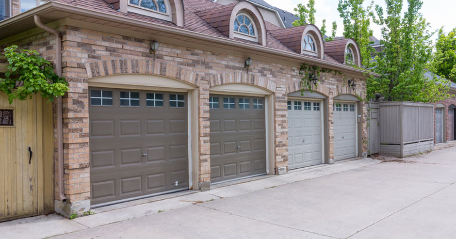 Broken garage door repair Tarzana